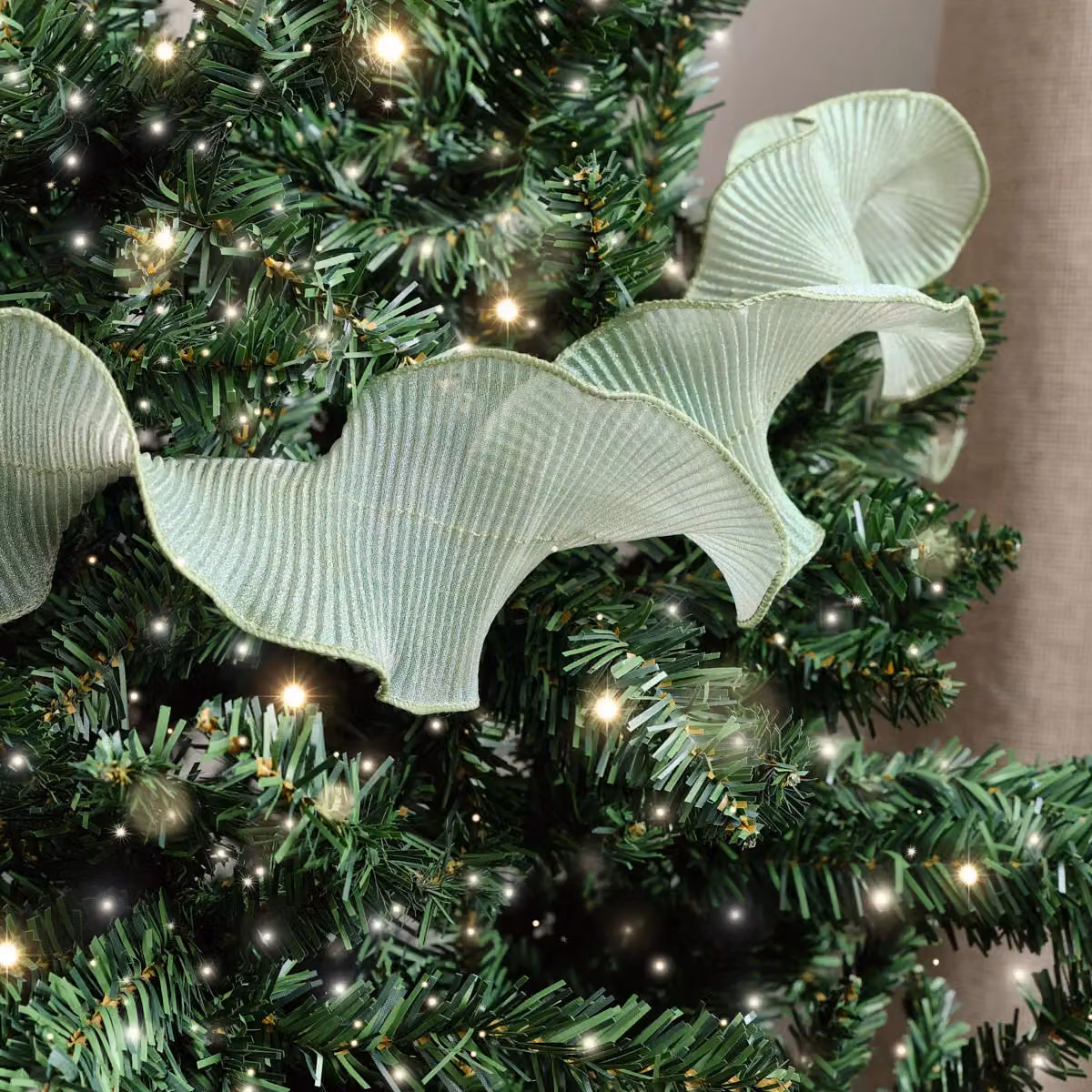 Melody Maison Green Sparkle Ruffle Christmas Tree Ribbon, 270 cm – 4
