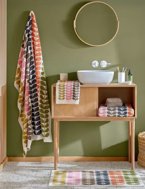 Orla Kiely Multi Stem Pure Cotton Floral Towel in Multicolour