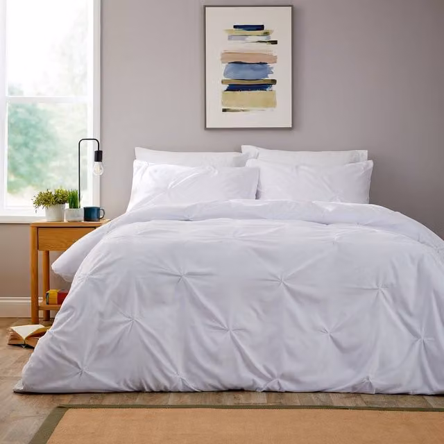 New Edge Blinds Pintuck Duvet Set in White, King Size (W x H: 180 x 200 cm)