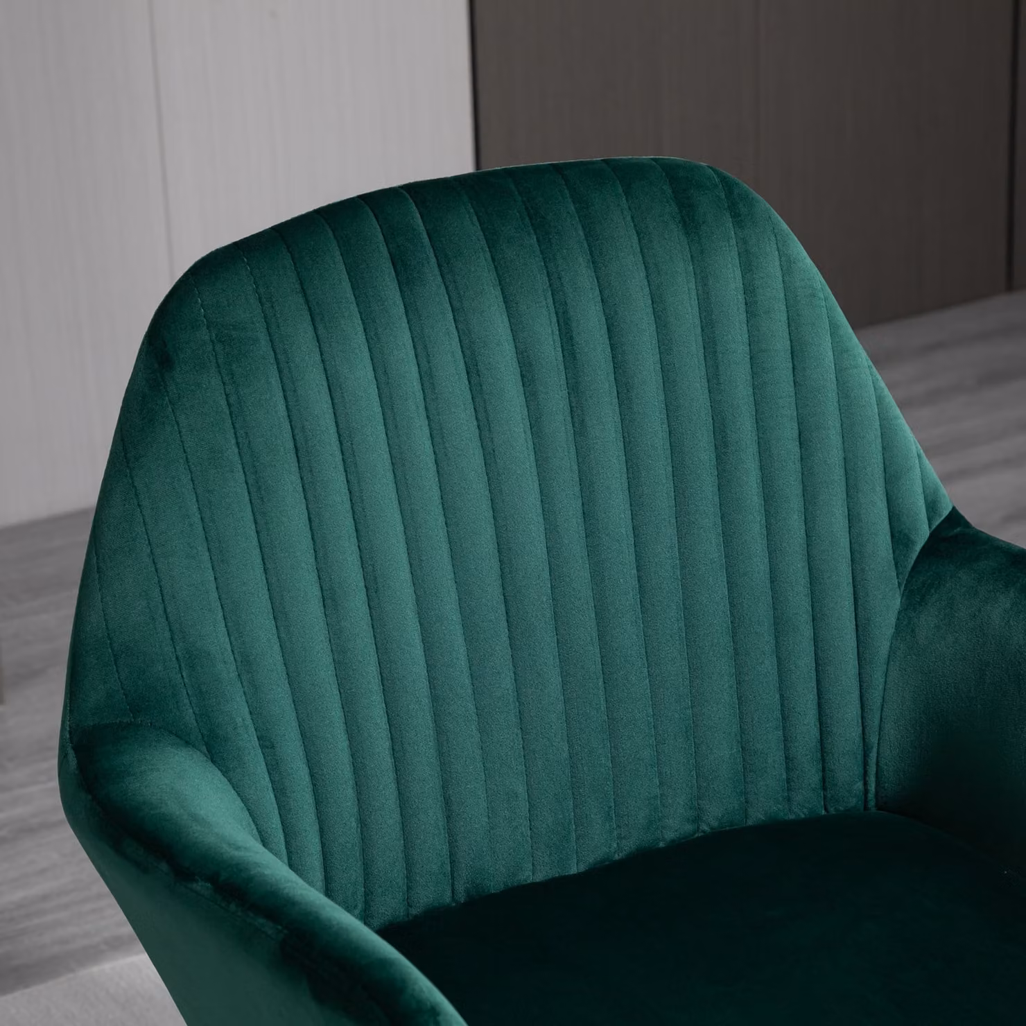 HOMCOM Modern Green Velvet Upholstered Accent Armchair with Metal Base – 7