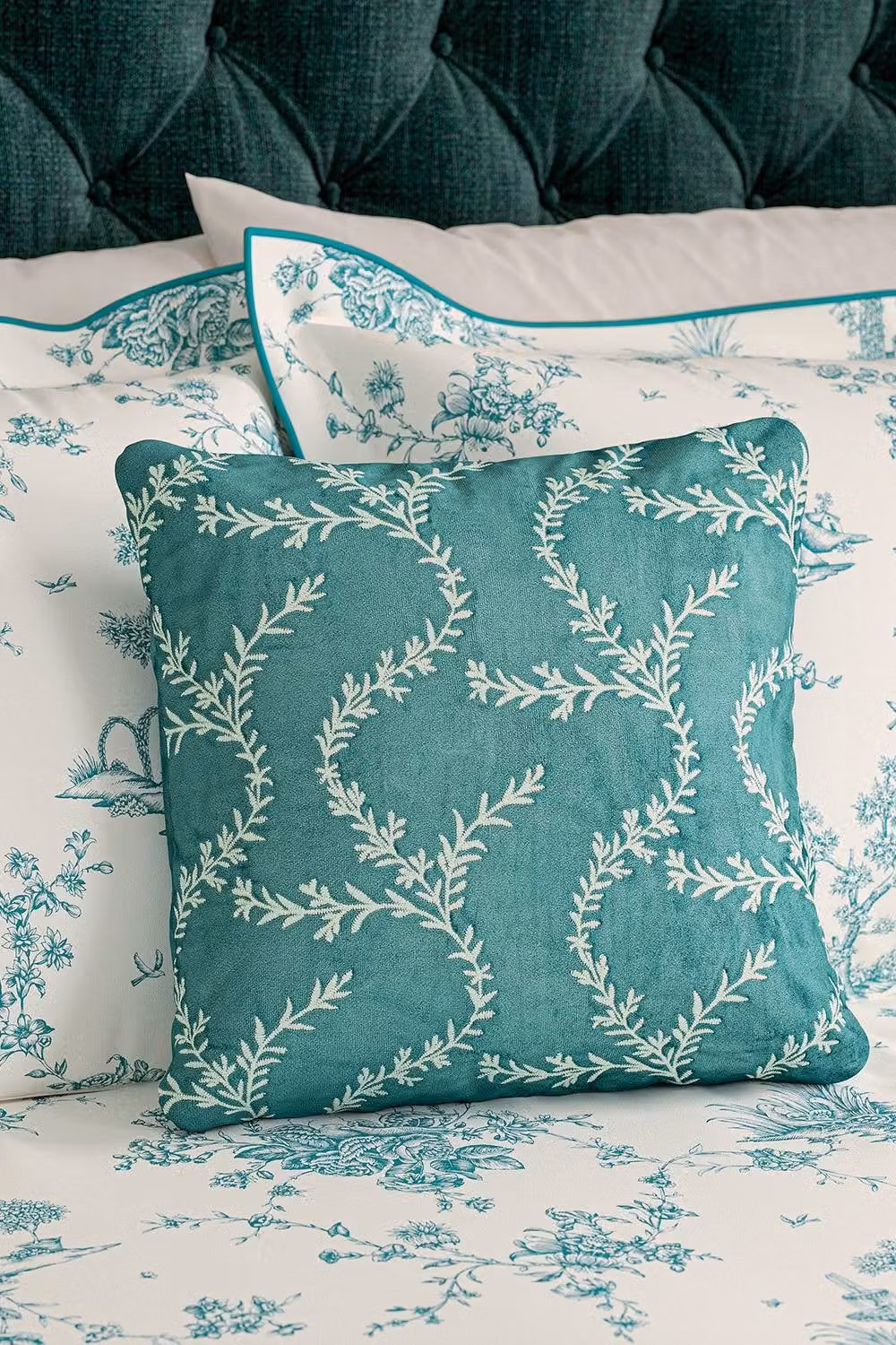 V&A Floral Cotton Velvet Square Cushion in Turquoise, W/D/H: 45 x 45 x 45 cm – 3