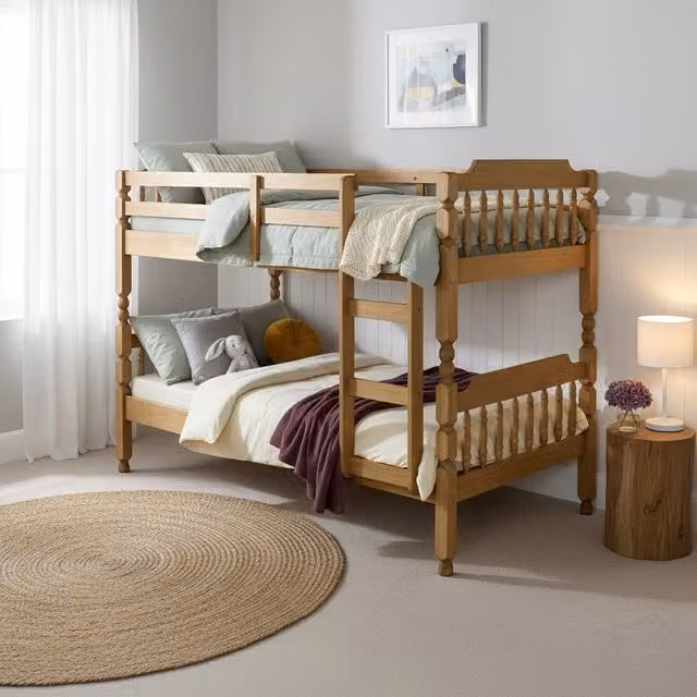 Colonial Spindle Bunk Bed by Captains in Waxed Pine, W/D/H: 99 x 90 x 190 cm
