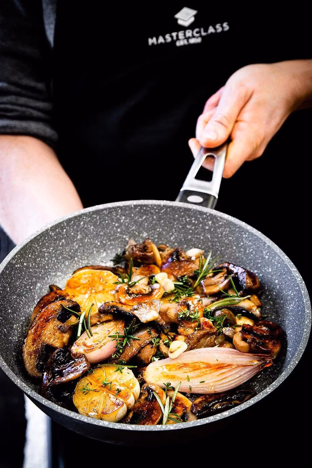 MasterClass Non-Stick Aluminium and Steel Frying Pan, 26cm, Black or Grey – 3