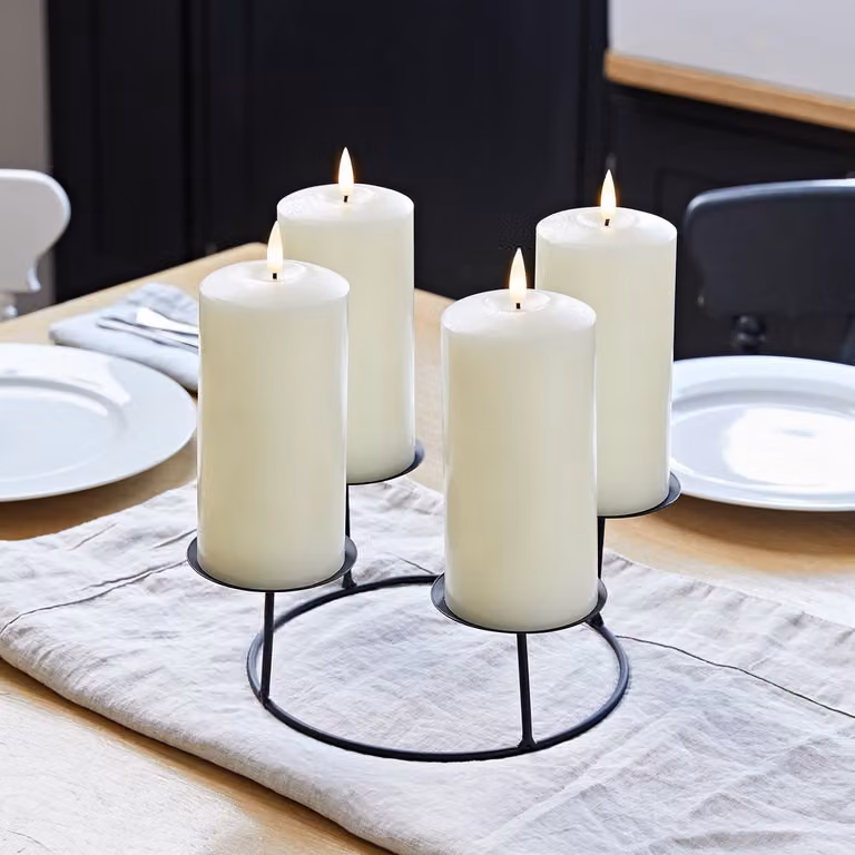 Lights4fun Wreath Table Candle Holder with 4 TruGlow® Ivory LED Pillar Candles featuring Flicker Effect and Timer