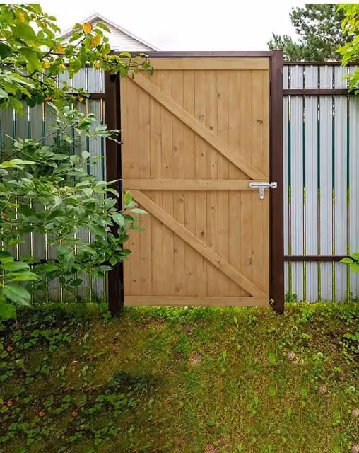 Living and Home Brown Wood Garden Gate with Latch, H: 152.0 cm x W: 91.0 cm – 1