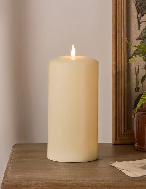 Lights4fun TruGlow Wax Chapel LED Pillar Candle in Ivory/Beige with Flicker Effect and Timer