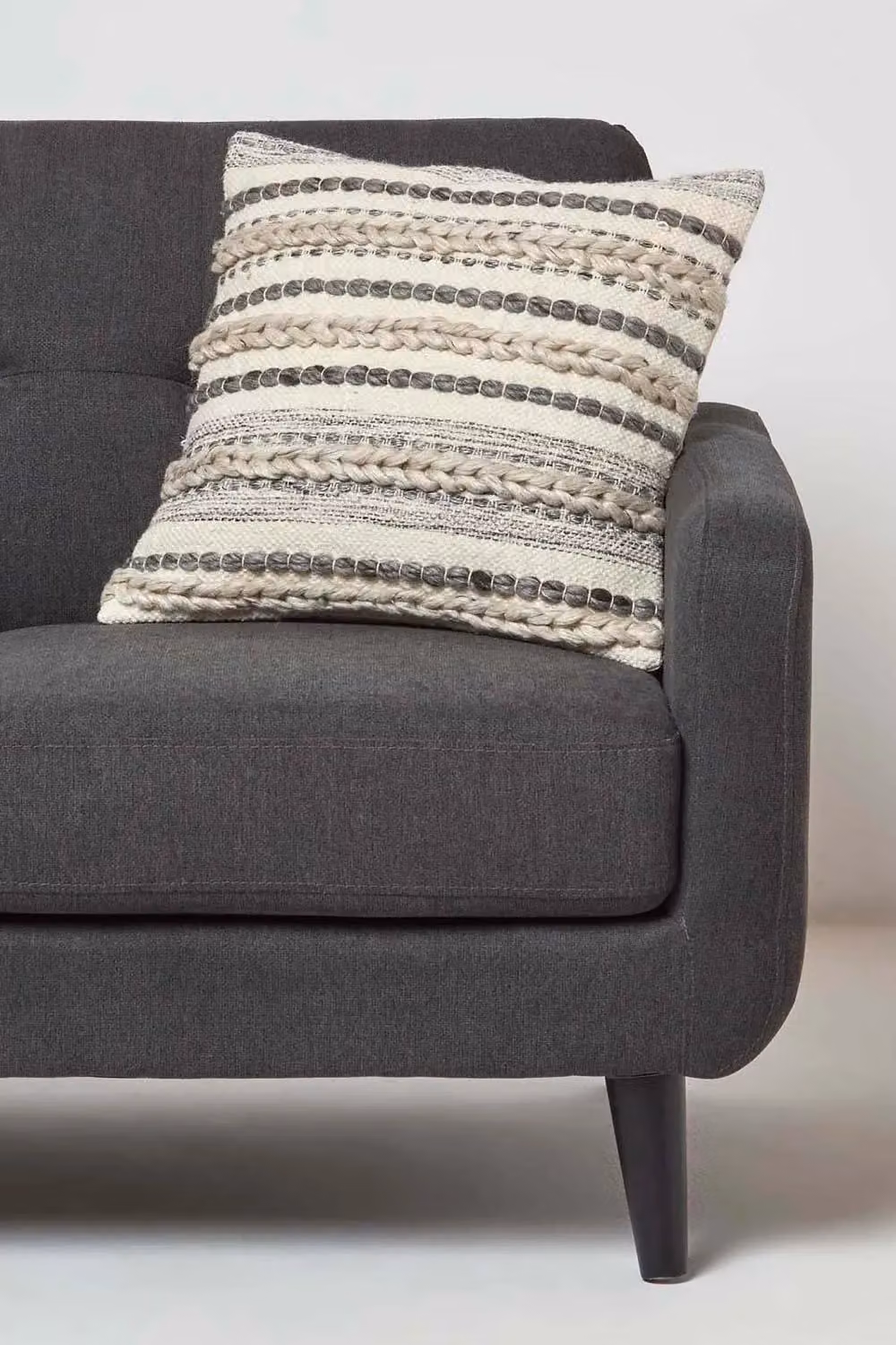 Homescapes Fyn Handwoven Braided Kilim Cushion in Beige and Grey, W/D/H: 45 x 45 x 45 cm – 2
