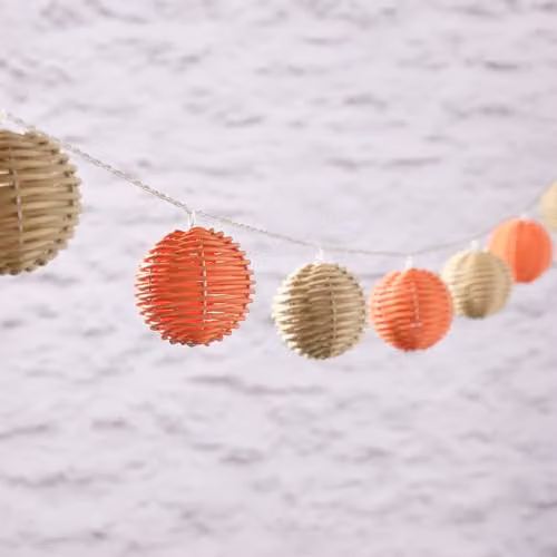 Lights4fun Solar Powered Orange and White Rattan Ball LED String Fairy Lights – 3