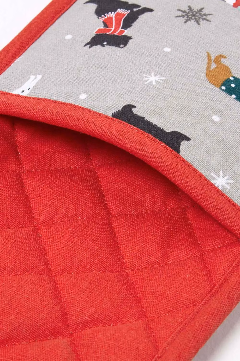 Homescapes Red and White Dog Christmas Double Oven Glove – 3