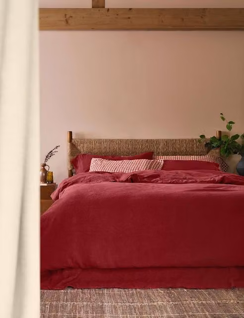Piglet In Bed Pure Linen Button Duvet Cover in Red
