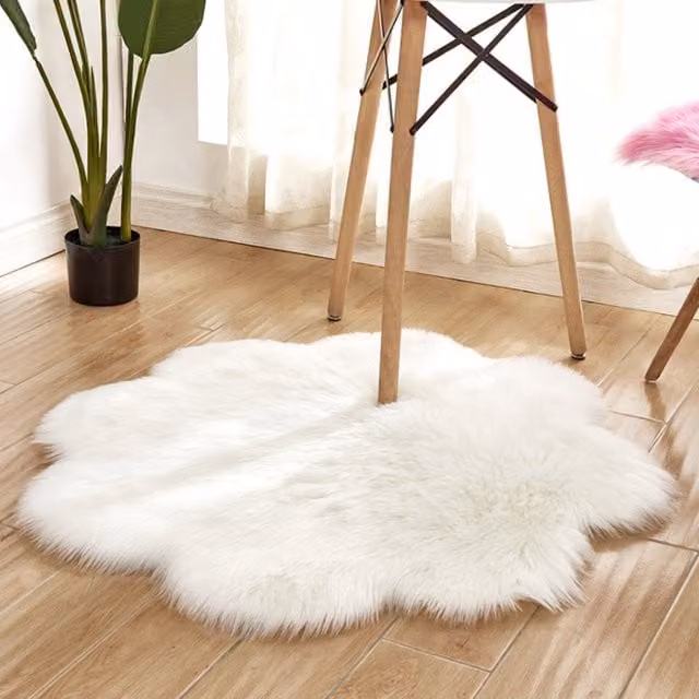 Livingandhome White Flower Shape Shaggy Faux Fur Decor Rug
