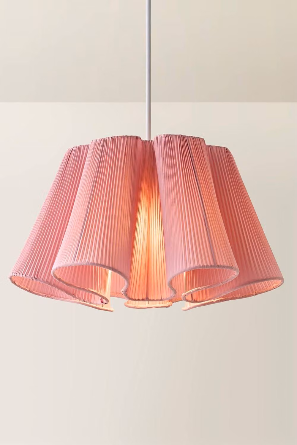 ValueLights Jemima Pleated Scalloped Easy Fit Fabric Lamp Shade with Bulb in Pale Pink – 2