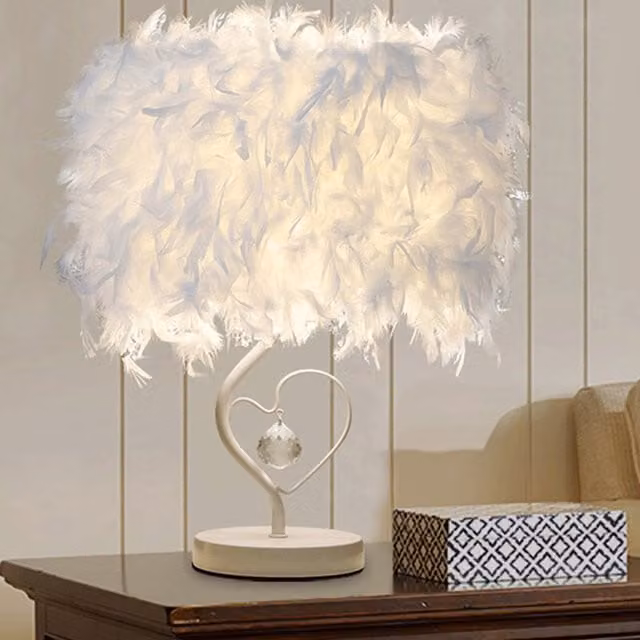Livingandhome Feather Table Lamp in White, H 37 cm x W 35 cm