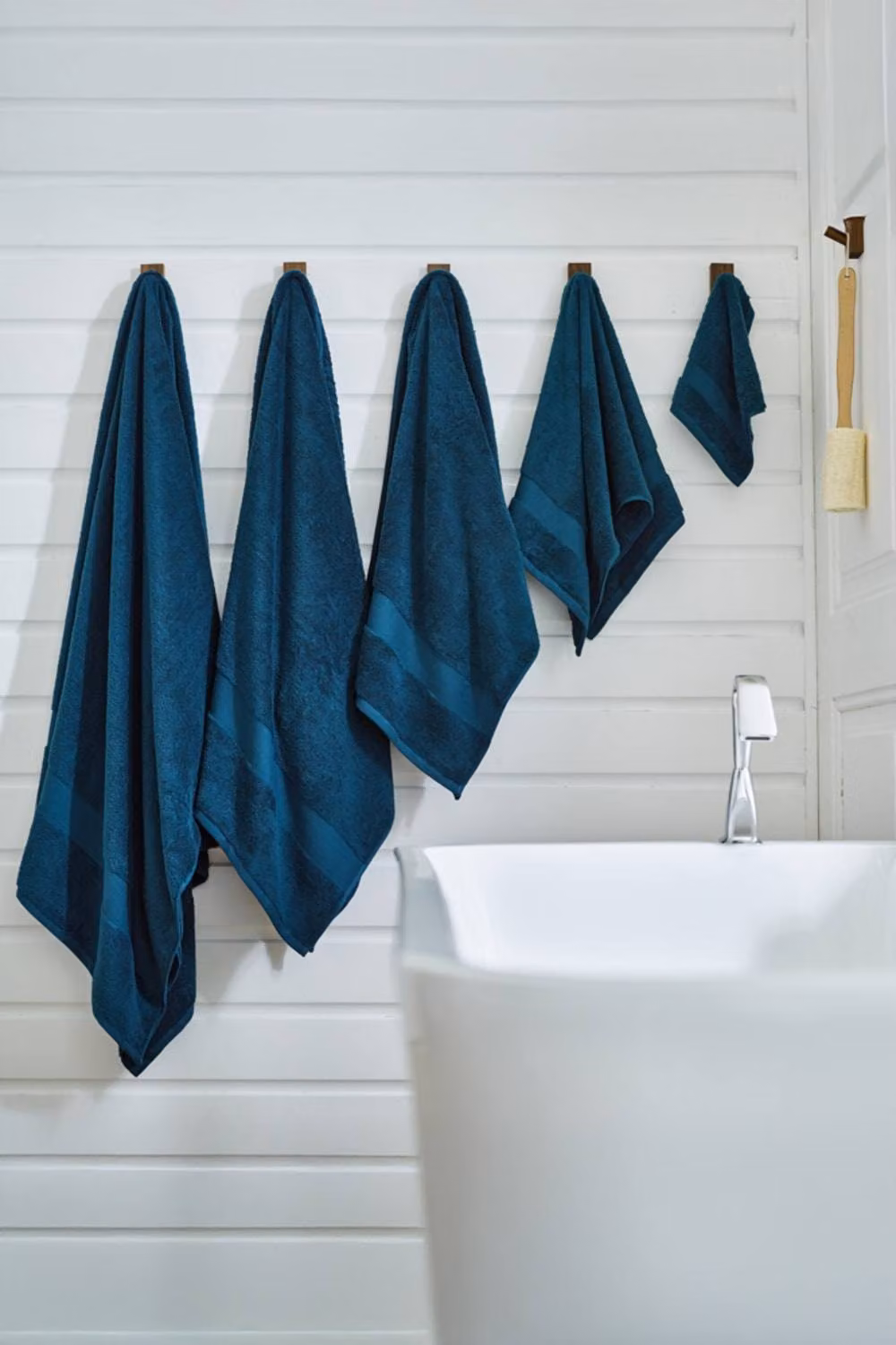 Deyongs Egyptian Embrace Fluffy Cotton Terry Bath Towel in Blue – 2