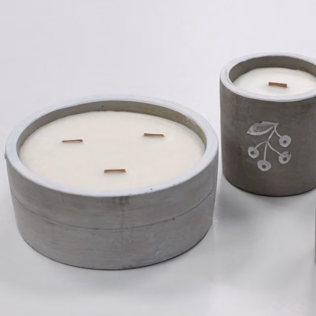 KDMK Vanilla Gourmand Concrete Candle with Wooden Wick in Grey