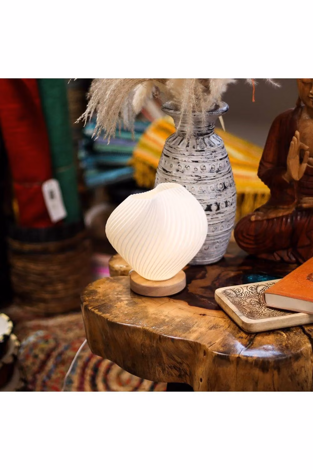KDMD Shell Twisted USB Tabletop Lamp in White and Wood with Warm White Light – 3
