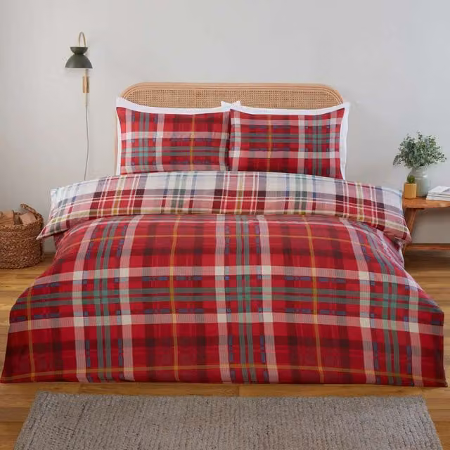 Rapport Home Regalia Check Reversible Microfibre Complete Duvet Cover Set with Fitted Sheet and Pillowcases in Red, White, Gold and Green, Duvet Cover: 140 x 200 cm, Pillowcase: 50 x 75 cm