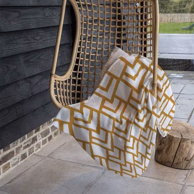 Benjamin Tate Design Geometric Scales Fleece Blanket in Gold and Beige, W/D/H: 120 x 150 cm