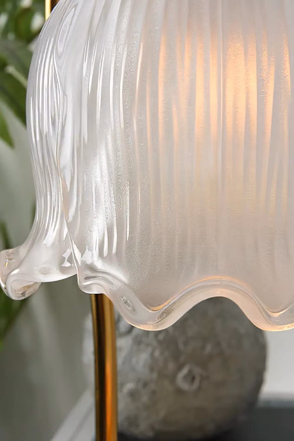 H&O Direct Flower-Shaped Glass Bedside Lamp Candle Warmer in Transparent and Multicolour with Marble and Gold Details – 4