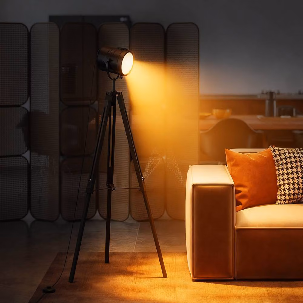 HOMCOM Industrial Tripod Floor Lamp in Black and Wood, Height Adjustable Spotlight – 2