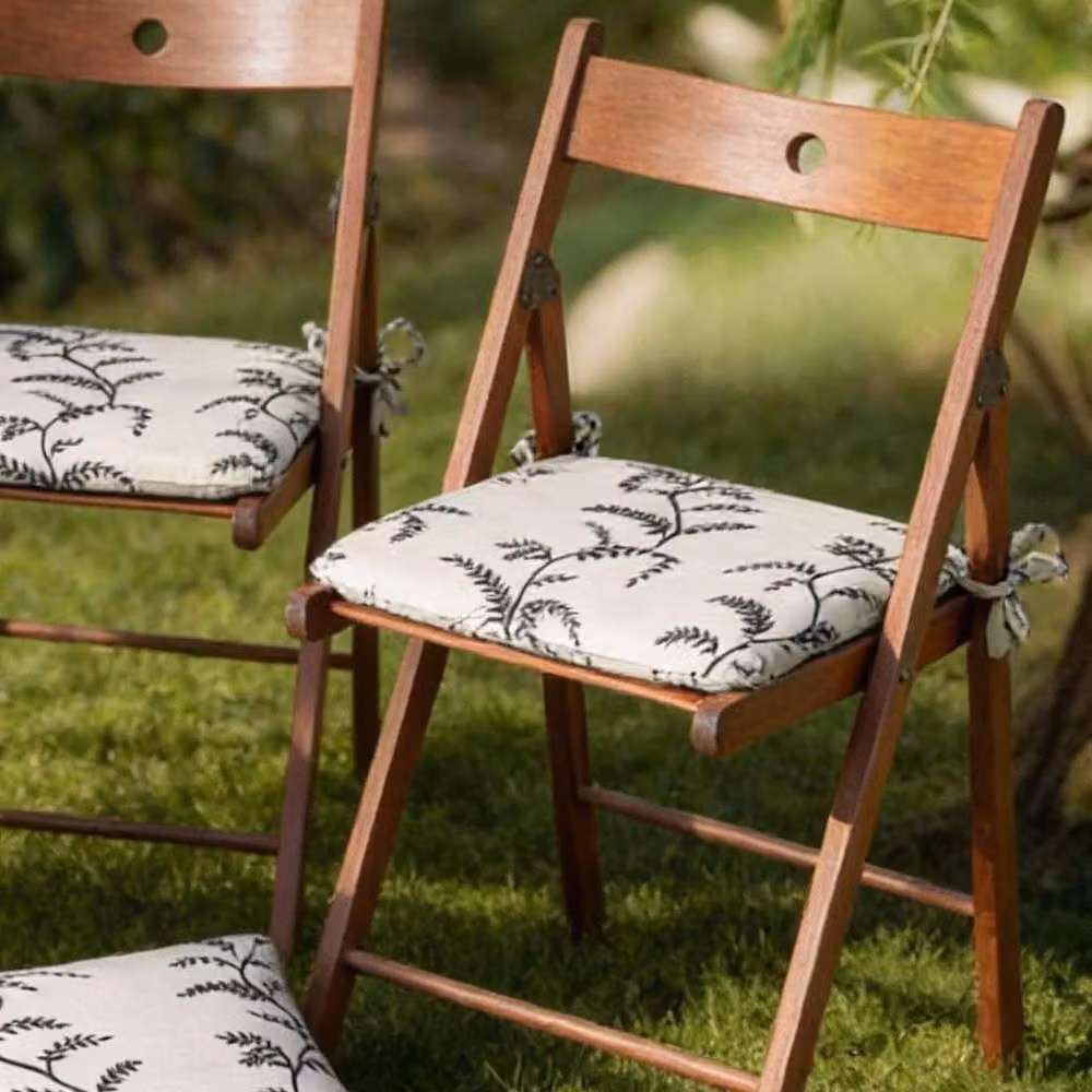 Livinluxury Linen Fern Trapezoid Outdoor Seat Pad in Grey and White, 2 Pack – 2