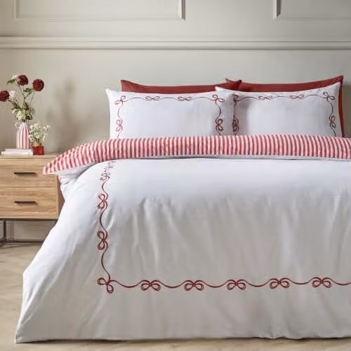 Catherine Lansfield Bow Embroidery Duvet Cover and Pillowcase Set in White and Red, W/D/H: 180 x 200 cm