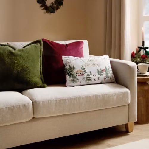 Riva Home Red and White Velvet Rectangular Christmas Cushion, W/D/H: 50 x 30 x 30 cm – 4