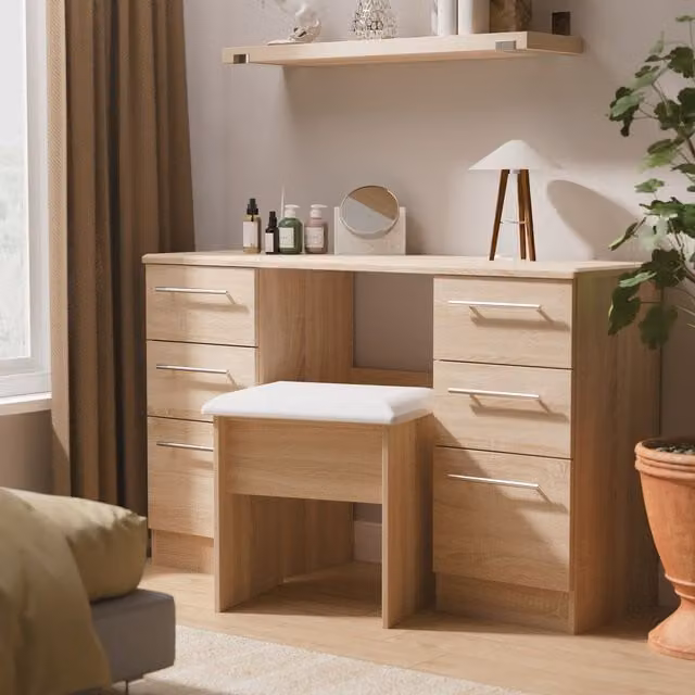 Carlton Ready Assembled 6 Drawer Kneehole Desk in Light Oak – 1