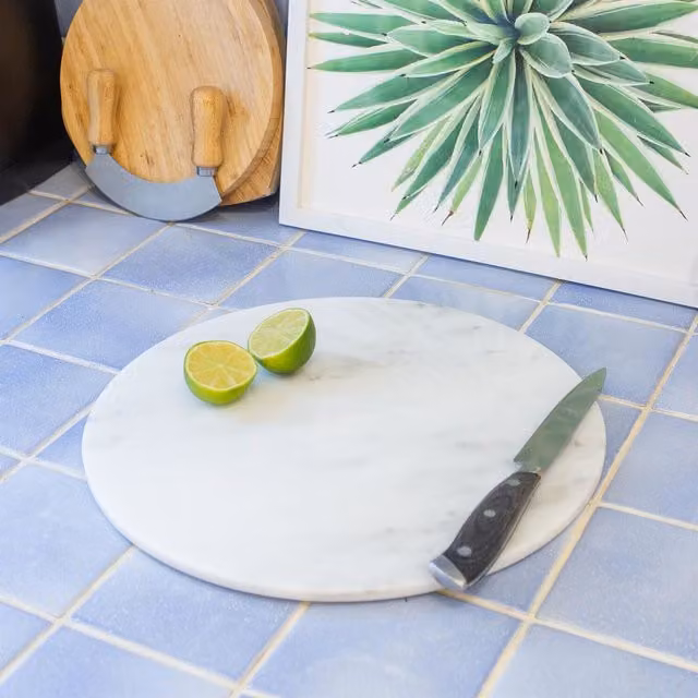 Argon Tableware Round White Marble Chopping Board with Non-Slip Feet, Diameter: 30 cm