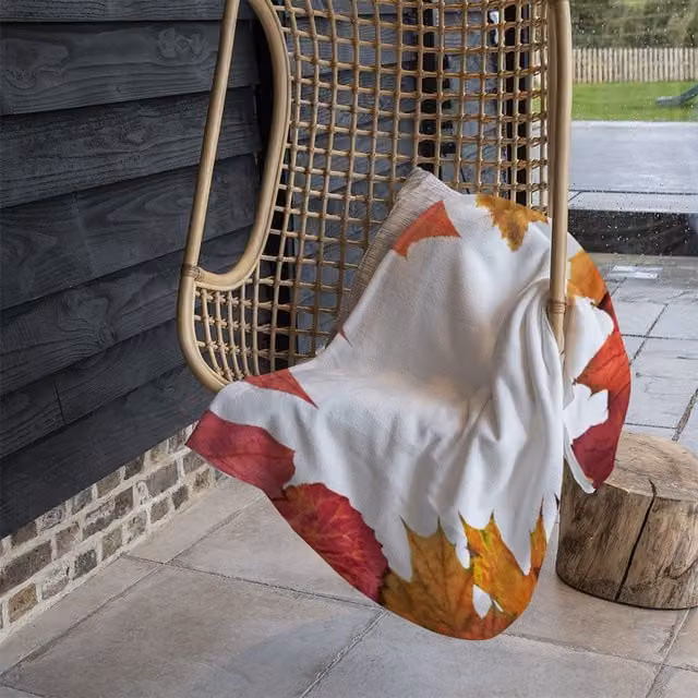 Benjamin Tate Design Red Autumn Border Fleece Blanket in Red, Sand and Multicolour, W/D/H: 120 x 150 cm