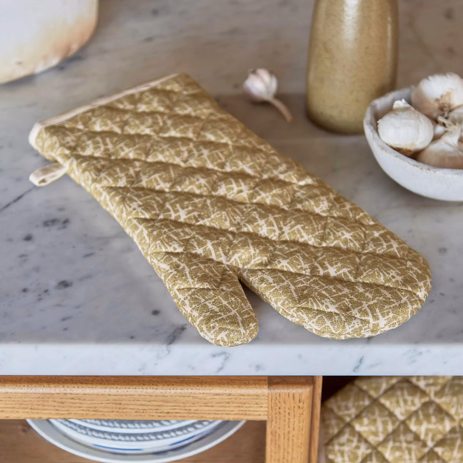 Abigail Ahern x Murmur Camille Double Oven Glove in Yellow and Orange – 2