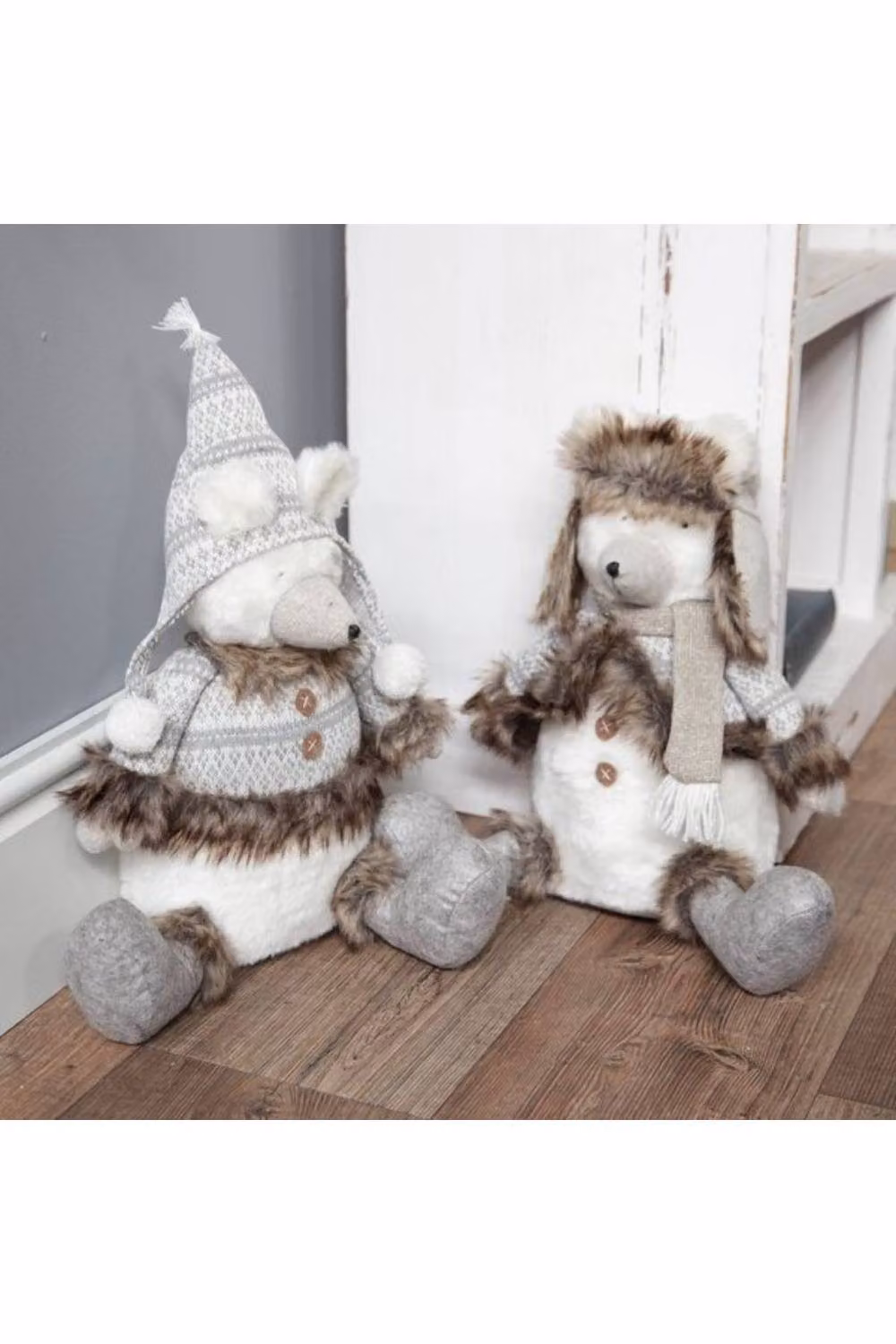 KDMD Sitting Polar Bear Christmas Tabletop Decoration in Assorted Colours – 2