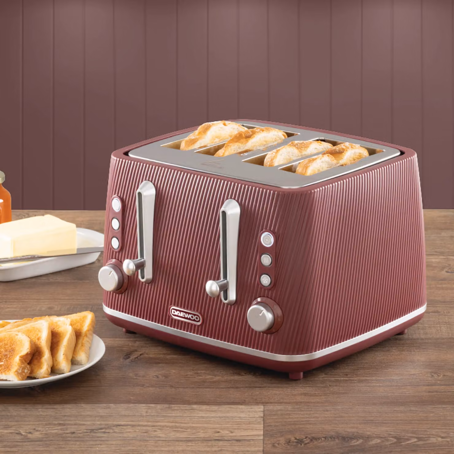 Daewoo Cascade 4-Slice Toaster with Ridge Textured Finish in Red – 2