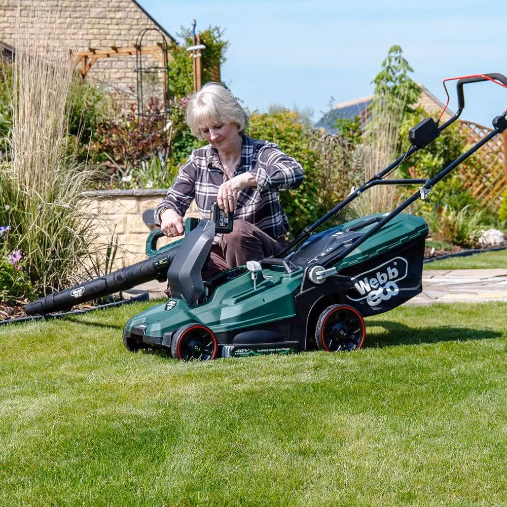 Webb Eco 40V Cordless Rotary Lawnmower in Green with 43cm Cutting Width, 50L Collection Bag and Rechargeable Battery – 10