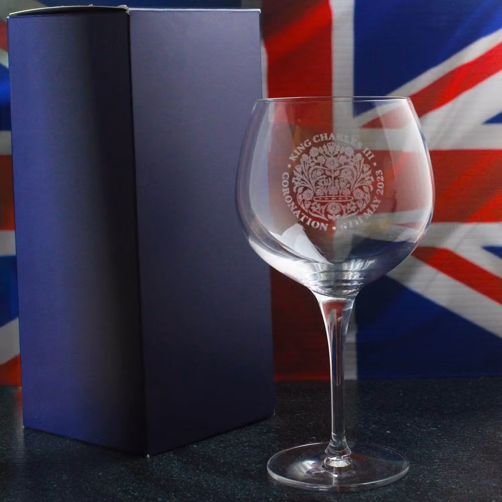 Uniqueful Personalised Commemorative Coronation of the King Gin Cocktail Glass in Clear – 2