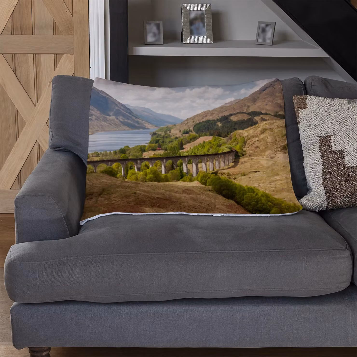 Benjamin Tate Design The Glenfinnan Viaduct Designer Fleece Blanket in Green, Beige and Multicolour, W/D/H: 120 x 150 cm – 2