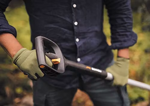 Fiskars Xact Telescopic Pointy Shovel for Hard, Rocky Soil in Black and Orange, Length: 111 - 130 cm – 5