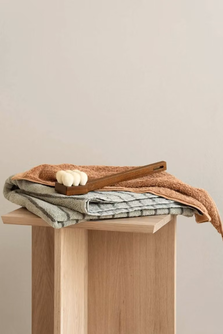 Blomus ARTO Striped Cotton Terry Bath Towel in Desert Sage and Agave Green, 140 x 70 x 1 cm