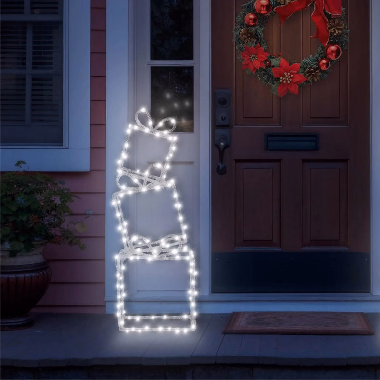 Pegdev Pre-Lit Stack of 3 Christmas Presents with 40 Warm White LEDs and 5m Lead Timer for Indoor and Outdoor Use – 2