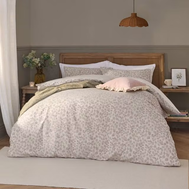 Wylder Grace Leaf Jacquard Satin Duvet Cover Set in Beige, Size: 180 x 200 cm