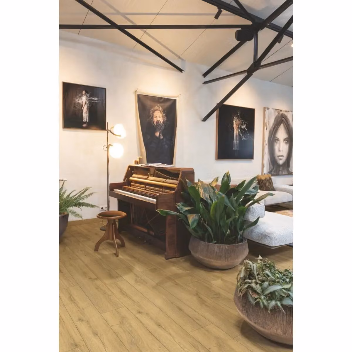 Vinyl Flooring UK Class 800 8mm Laminate Flooring in Light Bronze, 7 Planks, Covers 1.596sqm – 3