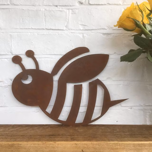 RW Norfolk Rusted Metal Bee Garden Decoration, Brown Striped Wall and Lawn Art