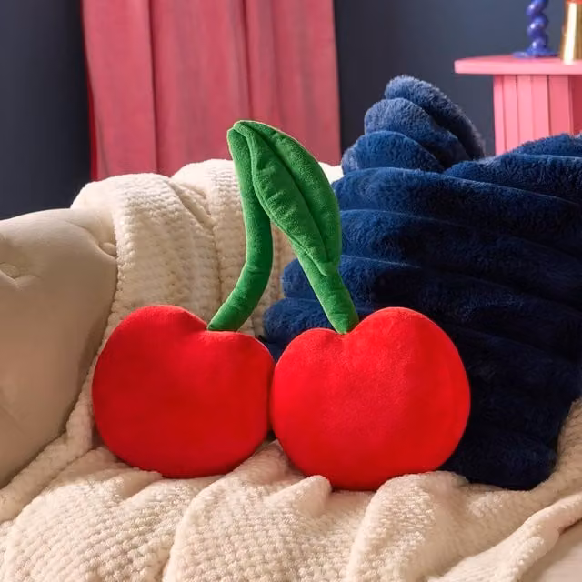 OHS Red Heart Shaped Bouclé Decorative Scatter Cushion, W/D/H: 40 x 40 x 40 cm