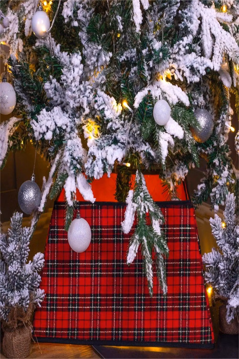 Netagon Red Tartan Tree Skirt – 4