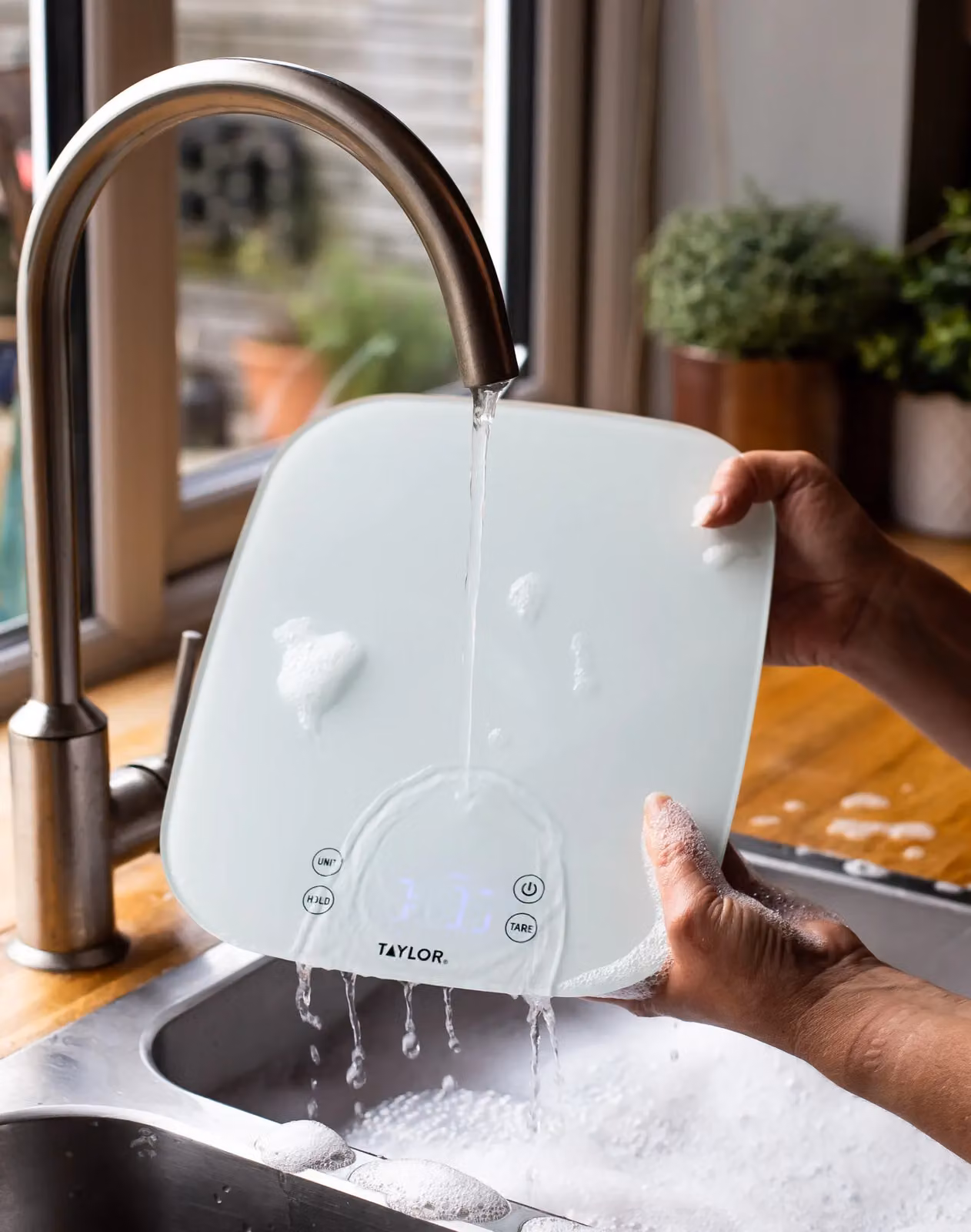 Taylor Pro Digital Kitchen Food Scales with Waterproof White Glass Design and 14 kg Capacity – 5