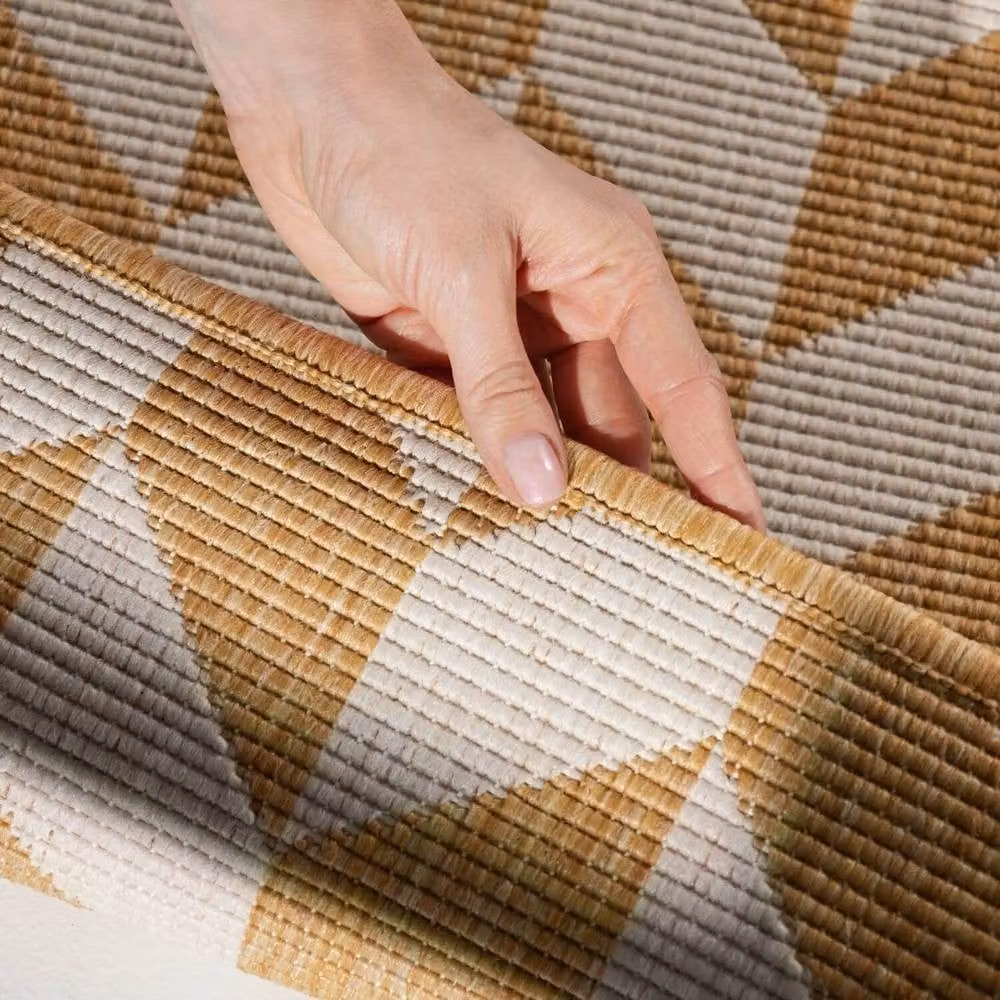 Ted Baker Terrick Reversible Indoor Outdoor Chevron Design Rug in Yellow, W/D: 200 x 300 cm – 1