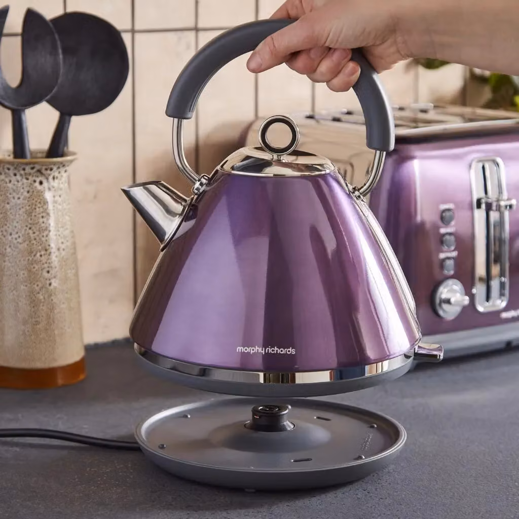 Morphy Richards Accents Pyramid 1.5 l Metal Kettle in Metallic Red and Purple – 5