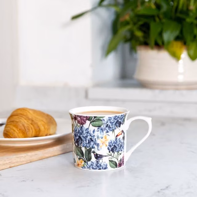 KitchenCraft Set of 4 Fluted China Country Floral Ceramic Mugs in Multicolour and Blue