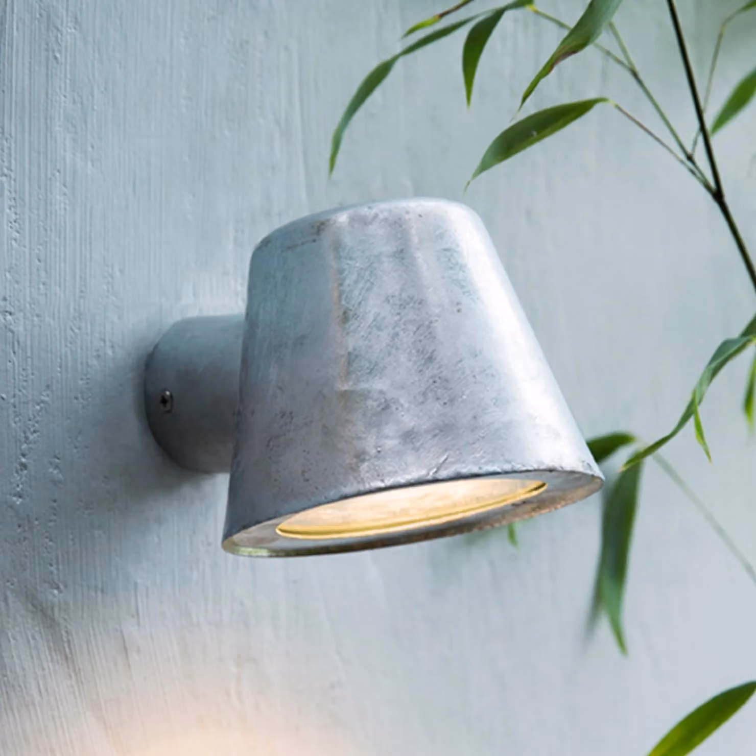 Garden Trading St Ives Galvanised Steel Industrial Outdoor Wall Light, Silver