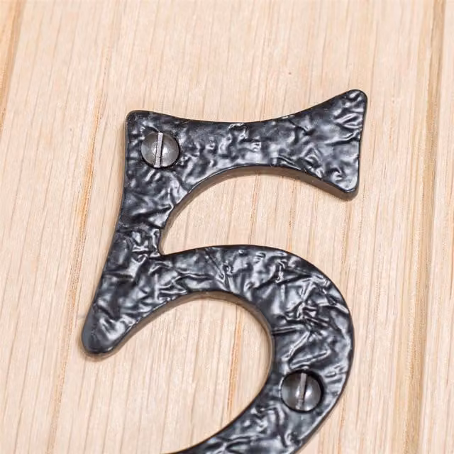 Hammer and Tongs Rustic Iron Number 5 Metal Numeral in Grey, Pack of 2, Height: 8.5 cm – 1